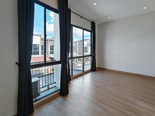 ขายทาวน์โฮม 2 ชั้น วี คอมพาวด์ บางนา-ศรีนครินทร์ V Compound build-in ครัวต่อเติมเต็มพื้นที่ พร้อมอยู่ ใกล้สารสาสน์วิเทศส 3