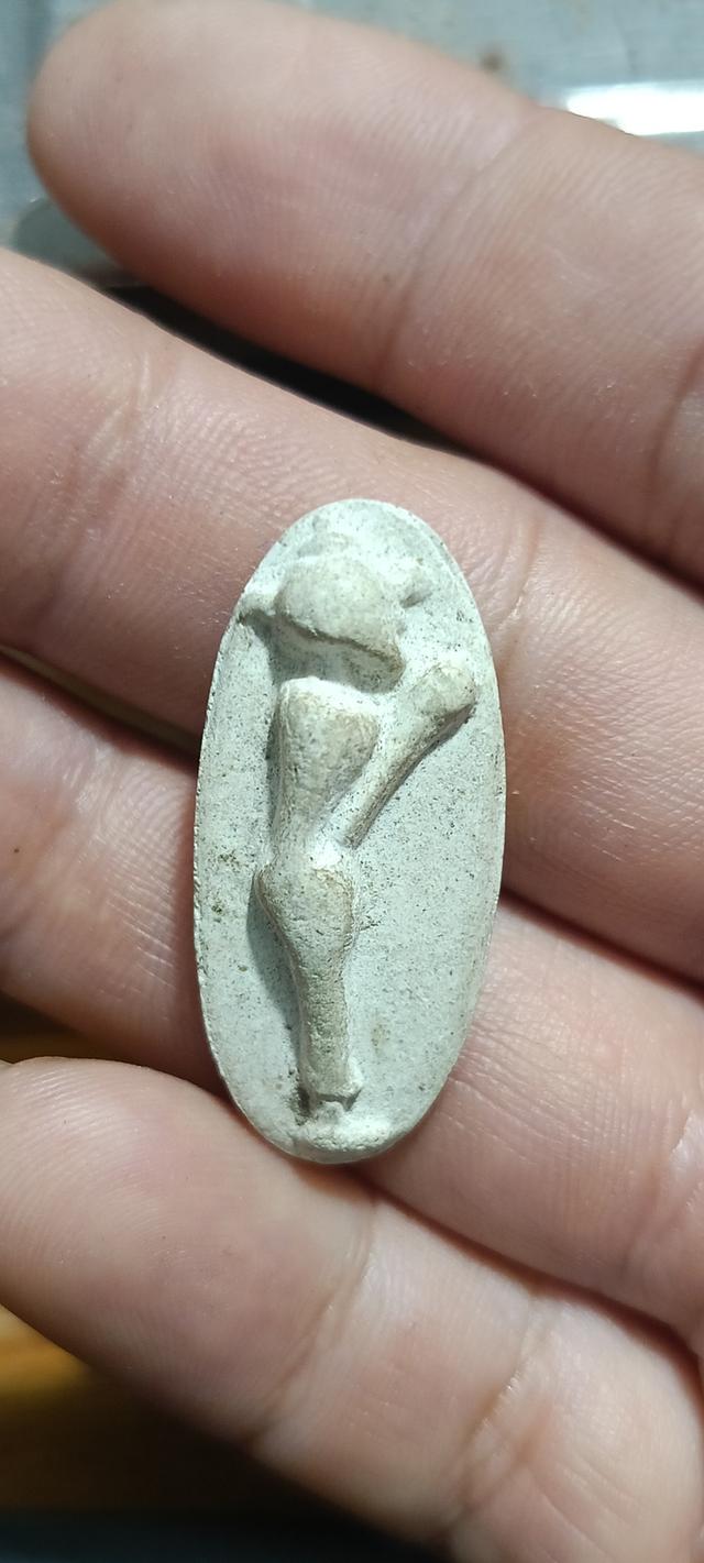 พระผงพิมพ์วันทาเสมา หลังลายเซ็น