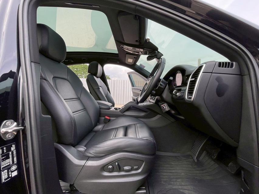 Porsche Cayenne E-Hybrid Coupe 2022Mileage 59,000 Km. รูปที่ 8