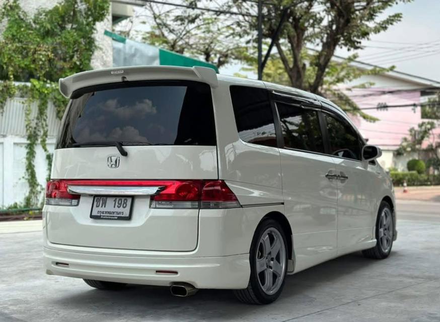 Honda Stepwagon Rg1 สีขาว 6