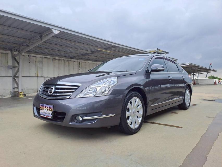 Nissan Teana 2.5 XV รุ่นท็อปสุด ปี 2011  หลังคาซันรู๊ฟ  สภาพสวยมาก มือเดียวจากป้ายแดง