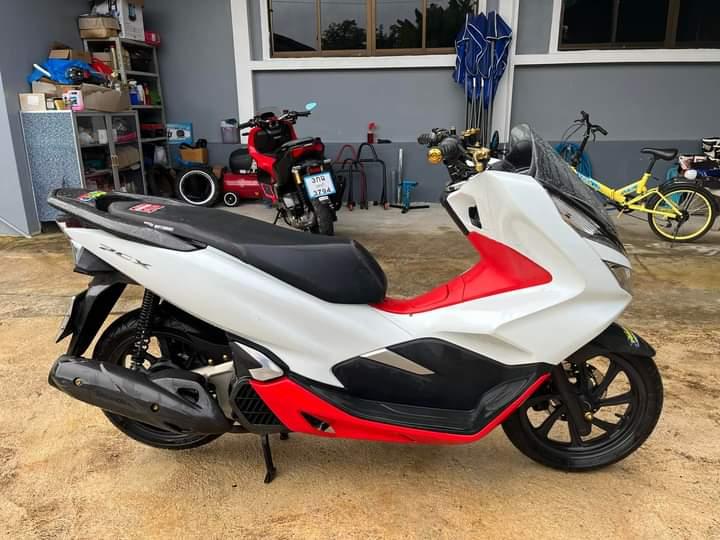 ส่งต่อ Honda pcx สีสด 1