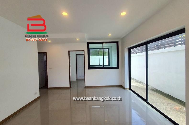 ทาวน์โฮม หลังริม ซอยลาดพร้าว 96 เนื้อที่ 25 ตรว. ถนนลาดพร้าว แขวงพลับพลา เขตวังทองหลาง กรุงเทพมหานคร