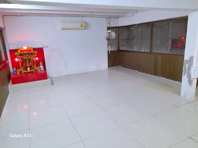 หนองแขม ถ.เลียบคลองภาษีเจริญฝั่งใต้ ให้เช่าโกดัง 755 ตร.ม. โฮมโปร เพชรเกษม พร้อมออฟฟิศ 4 นอน 2 น้ำ ม.เอเชียอาคเนย์ 2.9 ก 8