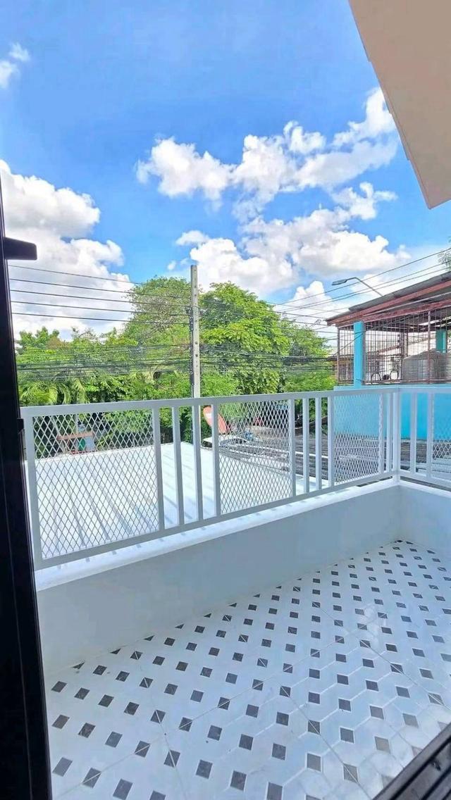 🌳 หน้าบ้านติดสวนหย่อมโครงการ ถนนเมน ซอย 2! 🏡 ✨ ขายทาวน์เฮ้าส์ 2 ชั้น 16 ตร.ว. 2 นอน 2 น้ำ ม.มนวดี บางบัวทอง 17