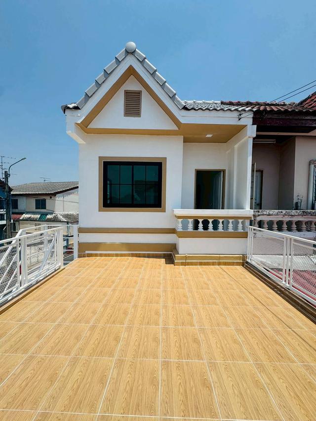 หมู่บ้านธารทอง2  ซอยวัดลาดปลาดุก ทาวน์เฮาส์ 2 ชั้นหลังมุมถนนเมน ห่างจากปากซอยวัดลาดปลาดุกเพียง 1 กม. 18