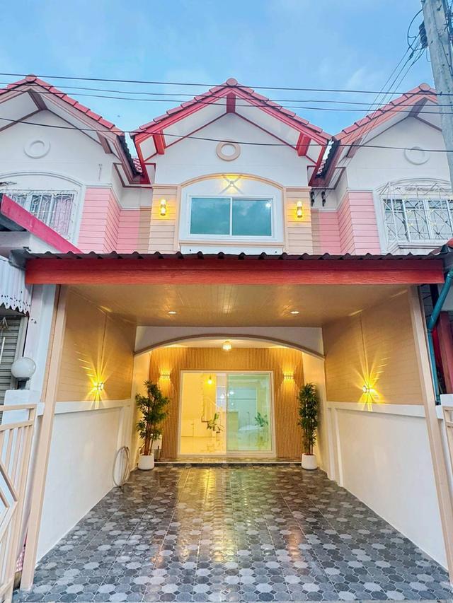 ทาวน์เฮ้าส์ รีโนเวทใหม่ เพชรเกษม - บางบอน