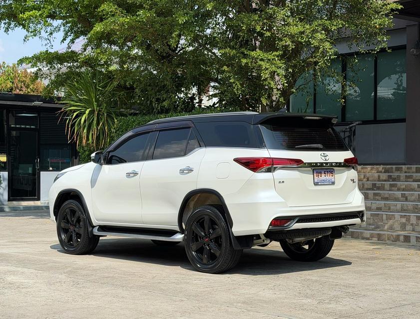 2018 TOYOTA FORTUNER TRD รถมือเดียวออกป้ายแดง รถวิ่งน้อยเพียง 120,000กม ประวัติศูนย์ครบ ไม่เคยมีอุบัติเหตุครับ รูปที่ 6