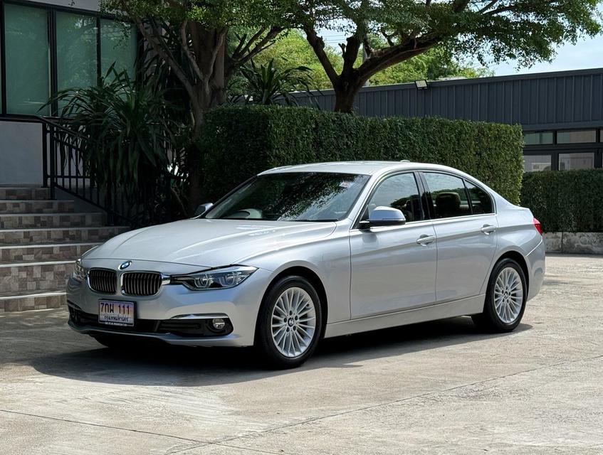 2017 BMW 320D F30 LCI รถมือเดียวป้ายแดง รถออกศูนย์ BMW THAILAND รถวิ่งน้อย เข้าศูนย์ทุกระยะ รถไม่เคยมีอุบัติเหตุครับ รูปย่อยที่ 4