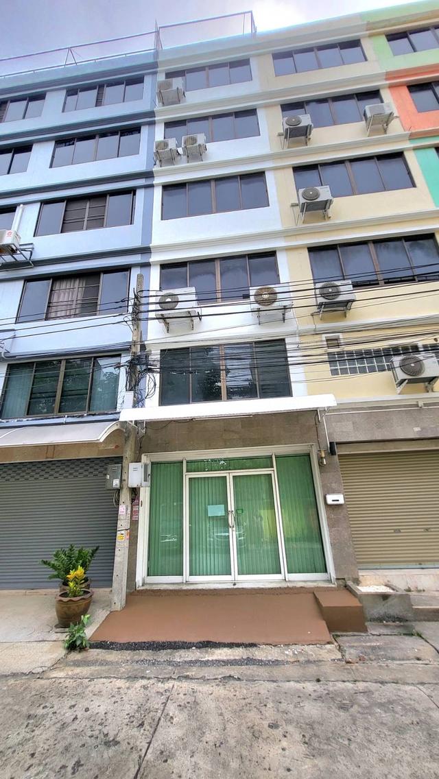 อาคารพาณิชย์ ซอยลาซาล สุขุมวิท 105 1