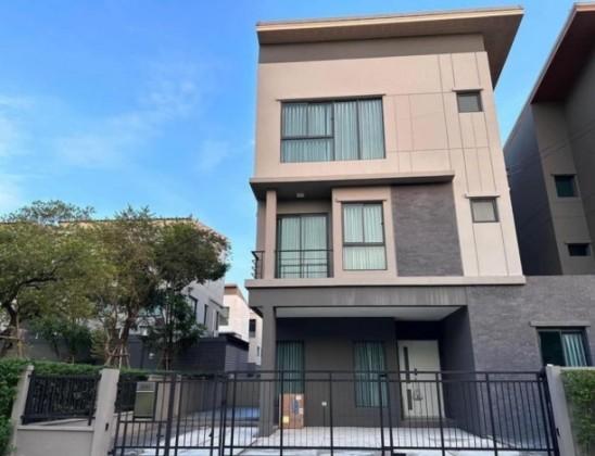 For Rent ให้เช่าบ้านเดี่ยว / บ้านแฝด 3 ชั้น โครงการ บ้านกลางเมือง รามอินทรา 83 สเตชั่น  1