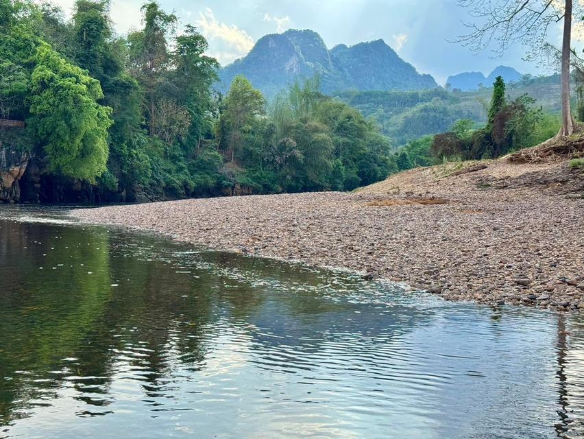 บ้านไม้หาดหิน ริมแม่น้ำ 