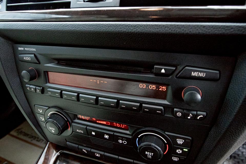 BMW SERIES 3 320i SE E90 2007 9