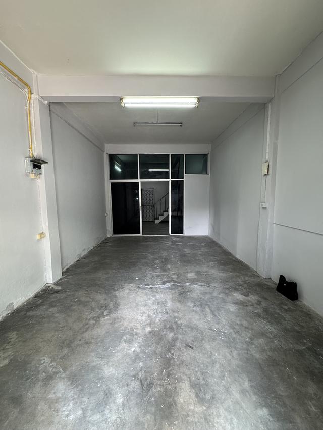 ทาวน์เฮาส์ 3 ชั้น ลาซาล 32 ติดถนนหลัก 10