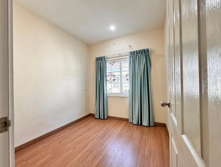 ขายทาวน์เฮ้าส์สวย พร้อมอยู่ ทำเลดี “โกลเด้นทาวน์ รามอินทรา-วงแหวน' 11