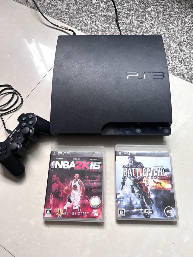 ps3 มือสองสภาพดีปกติทุกอย่างเครื่องเดิมๆไม่เเปลง ราคา2400 ส่งฟรี ครับ ไม่มีปลายทาง 2