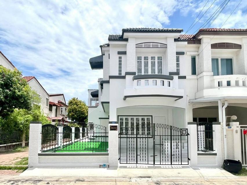 หมู่บ้านบุศรินทร์ บางบัวทอง ใกล้แยกบางพลู ทาวน์เฮ้าส์ 2 ชั้น หลังมุมตกแต่งใหม่พร้อมอยู่ เส้นตลาดบางบัวทอง-แยกบางพลู 1