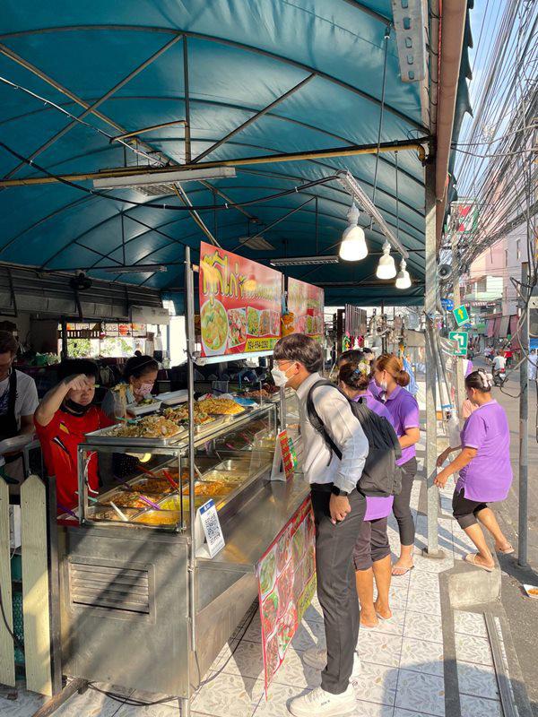 ประกาศเซ้งร้านข้าวแกง ในซอยรัชดาซอย 7 อยู่ในตลาดหน้าปากซอยชานเมือง 6 โทร  094-654-2292 4