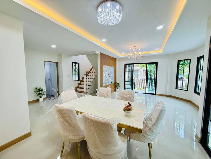หมู่บ้านชัยพฤกษ์1 ถนน345 ปทุมธานีบ้านเดี่ยว 2 ชั้น หลังมุมถนนเมน ตกแต่งใหม่สไตล์ Modern Luxury พร้อมสวนอังกฤษ บ้านโทนอบอุ่น หรูสะอาดตา กระจกบานใหญ่ 10