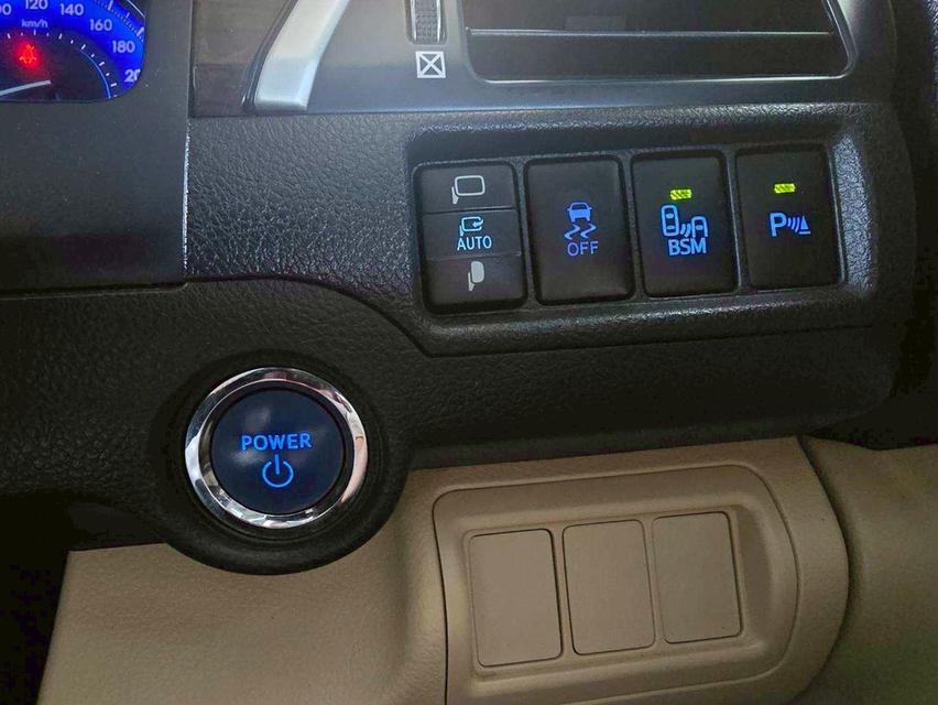 Toyota Camry 2.5Hybrid ปี16 7