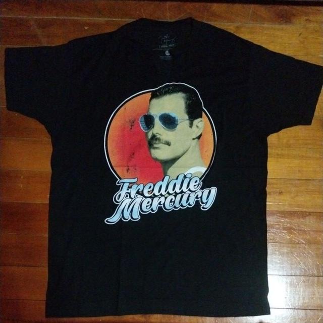 เสื้อยืดแขนสี้น แนวนักร้องชาวบริติชวง Queen Freddie Mercury Aviator Sunglasses แท้ มือสอง สภาพดี ของพร้อมส่งครับ