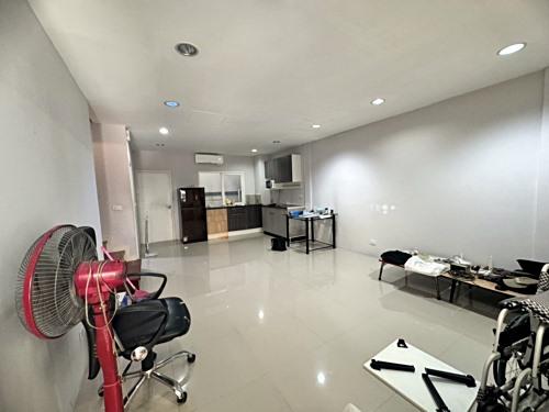 ให้เช่าทาวน์เฮ้าส์ หมู่บ้านดิเอ็กซ์คลูซีฟ พัฒนาการ44 ใกล้ BTS หัวหมาก พร้อมเข้าอยู่ 15 ธันวาคม 68 (N.1485) 4