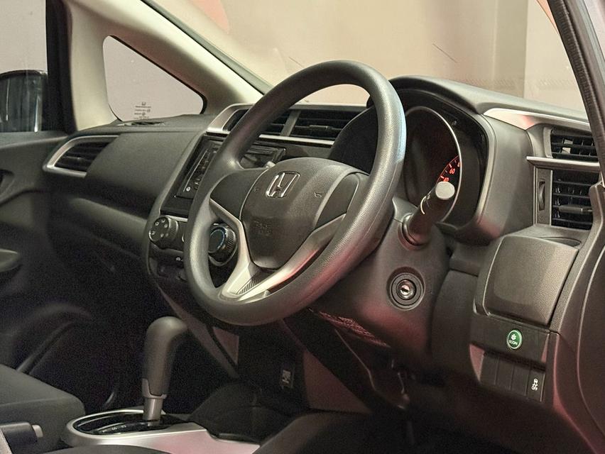 2020 HONDA JAZZ GK รถมือเดียวออกป้ายแดง รถวิ่งน้อยเพียง 60,000 กม เข้าศูนย์ตามระยะ รถไม่เคยมีอุบัติเหตุครับ รูปที่ 10