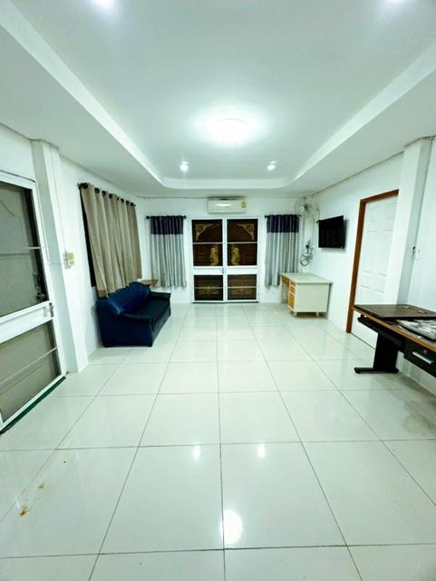 พิษณุโลก 2.2 กม. เช่า บ้านเดี่ยว 2 หลังแม็คโคร 6นอน หรูหรา 202ตร.วา. ม.นเรศวร 3 กม.เครื่องใช้ไฟฟ้าครบ 602ตร.ม. 6น้ำ 3.95 7