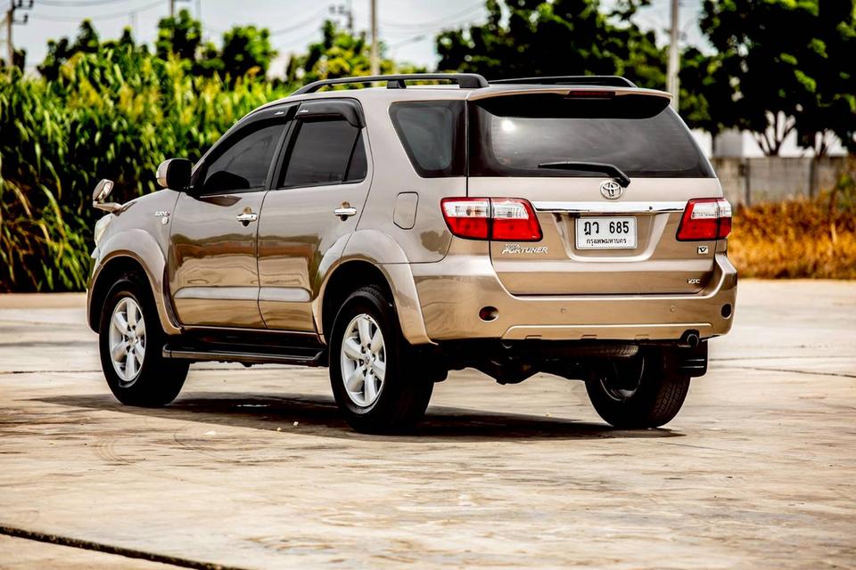TOYOTA FORTUNER 3.0V สีน้ำตาล ปี 2009 เกียร์ออโต้  7