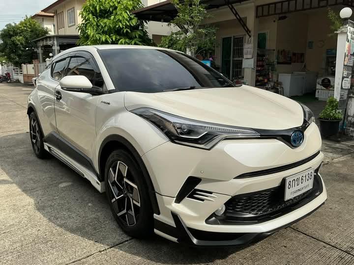 Toyota CHR สีขาว ปี 2019 3