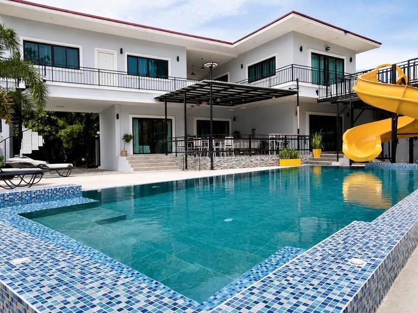 For Sale — Luxury Pool Villa with Tenant at Khao Makok 14, Huai Yai PattayaGreat investment opportunity. Luxury corner pool villa for sale 2