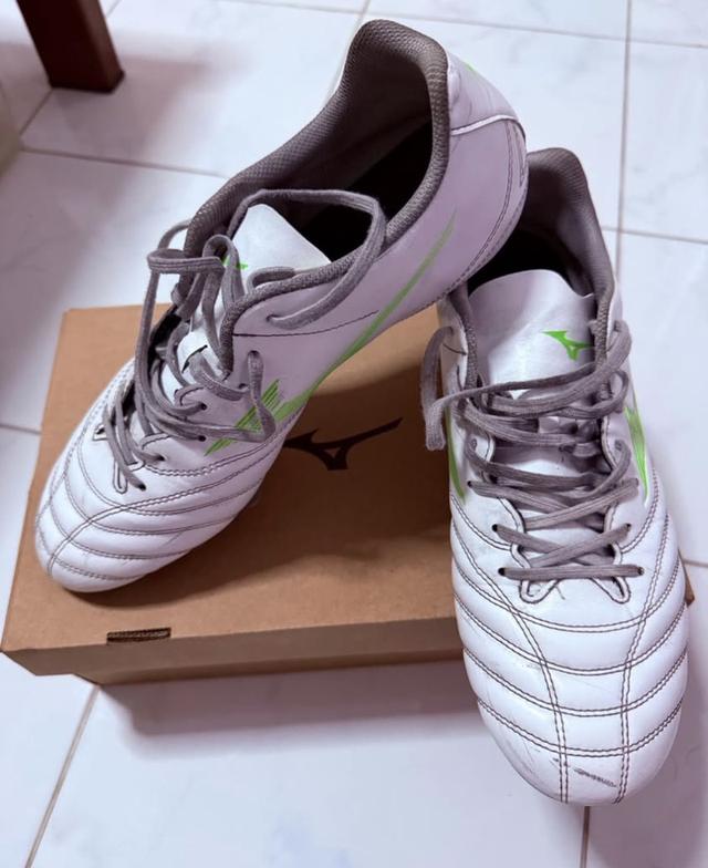 รองเท้าฟุตบอล Mizuno มือสอง