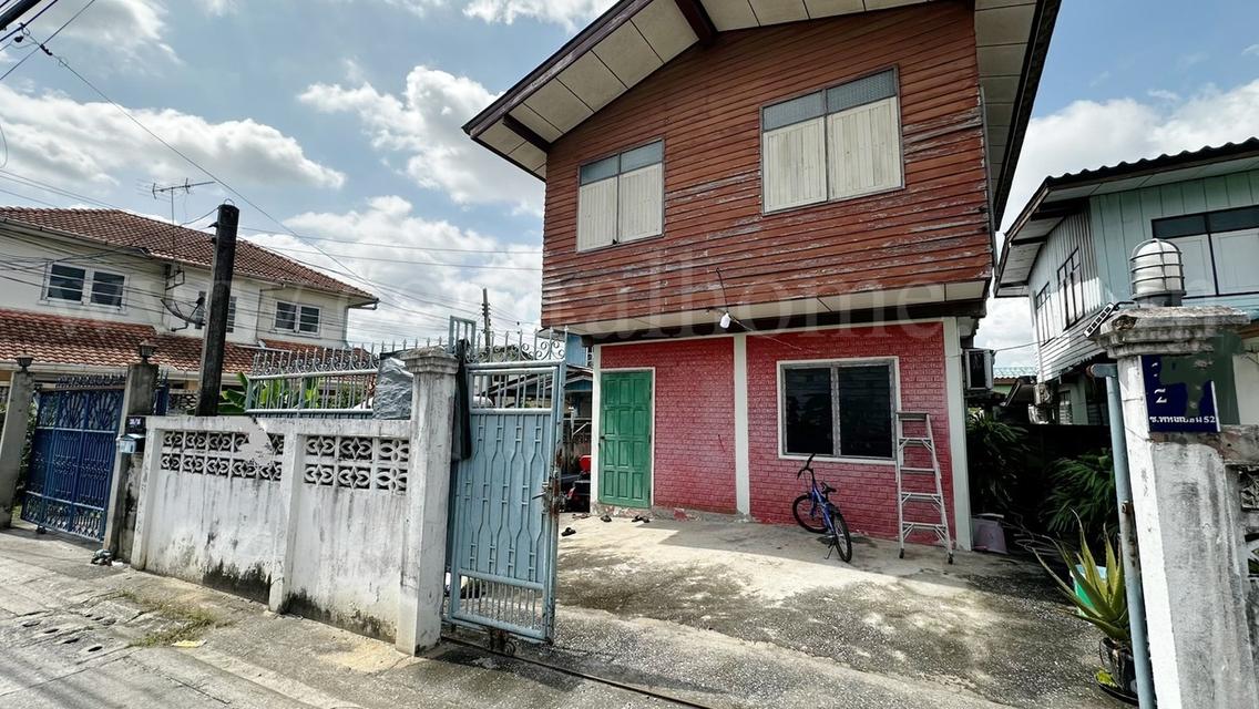บ้านเดี่ยว พร้อมที่ดิน 93 ตร.วา พหลโยธิน 52 ราคาถูก ทำเลดี 2