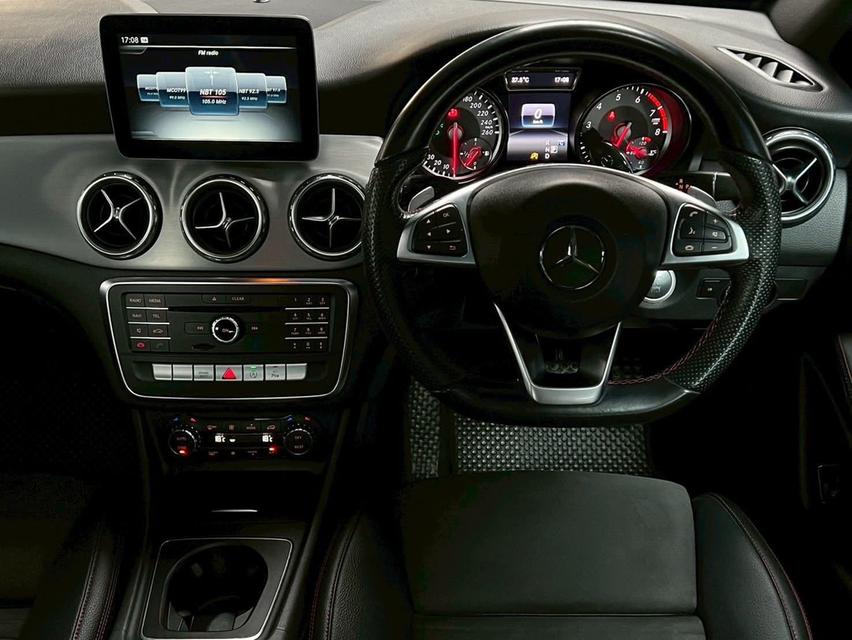 BENZ GLA250 AMG หลังคาแก้ว ปี 17 วิ่ง 90000 KMแท้ รูปที่ 6