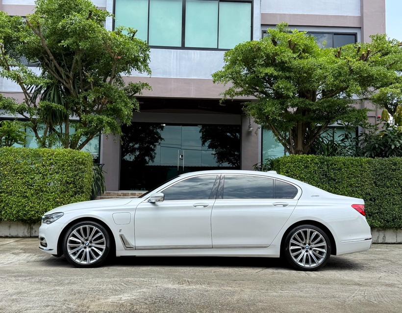2019 BMW 740le PURE EXCELLENCE รถออกศูนย์ BMW รถวิ่งน้อย เข้าศูนย์ตามระยะ วารันตีศูนย์ยังเหลืออีกนานครับ