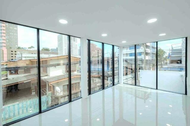 สำนักงานเขตบางนา 770ม. BTSบางนา1กม. อุดมสุข 1.6 กม.เช่าที่ดินพร้อมอาคารออฟฟิศ 3ชั้น และโกดังขนาดเล็ก 5นอน 5น้ำ ไบเทค บาง 8