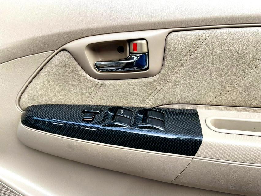 Toyota Fortuner 3.0 AT 4x4 ปี48 (2005) 12