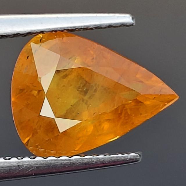 💎 พลอย บุษราคัม เผาBE 💎 น้ำหนัก 3.95 กะรัต