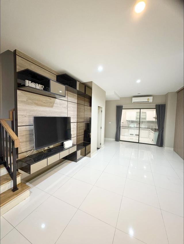 ขาย ทาวน์โฮม 3 ชั้นสุดหรู บ้านกลางเมือง ลาดพร้าว-เสรีไทย 52 สวยพร้อมอยู่ 5