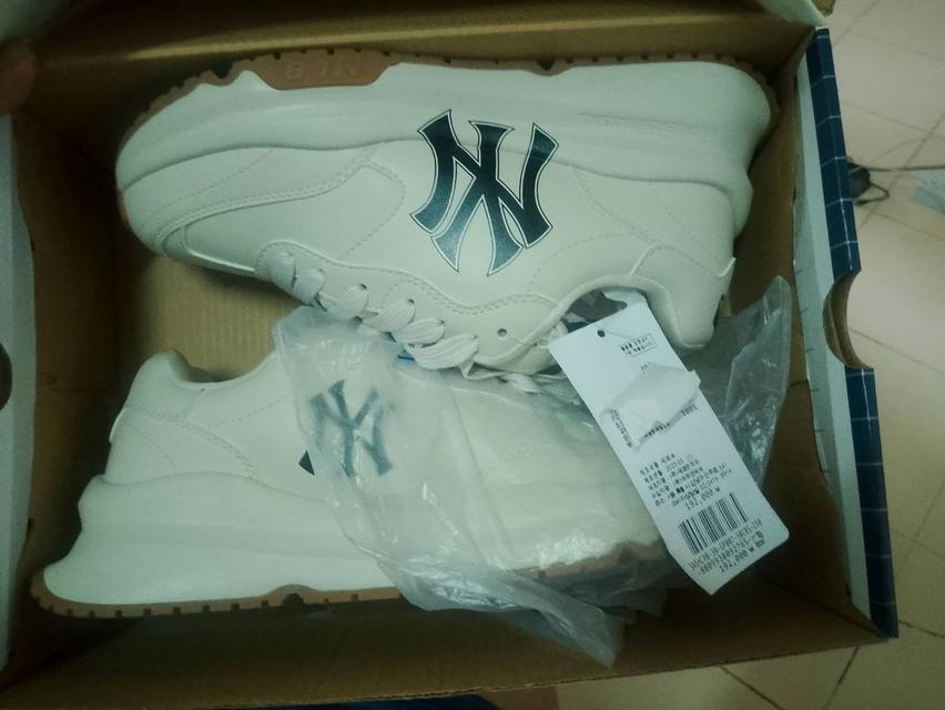 รองเท้าผ้าใบ Bigball Chunky Window Saffiano จาก New York Yankees