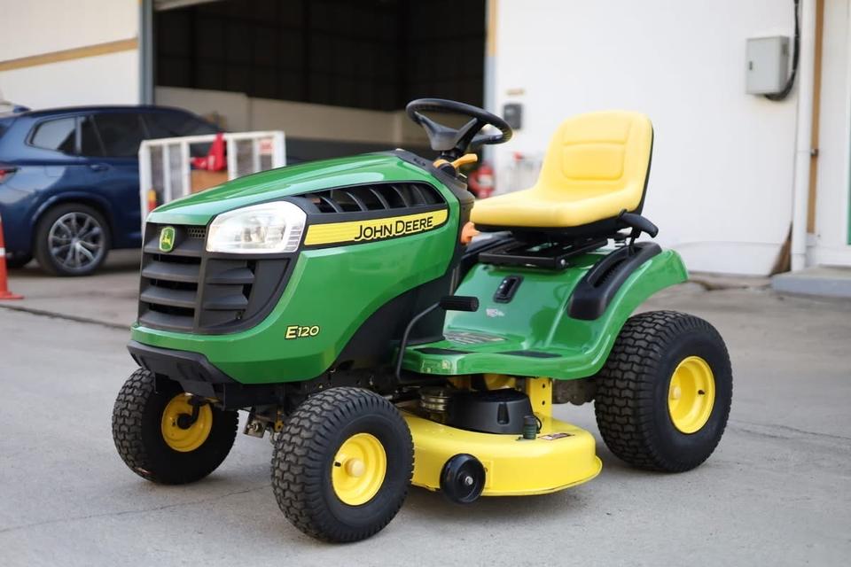 ปล่อยรถตัดหญ้า John Deere  5