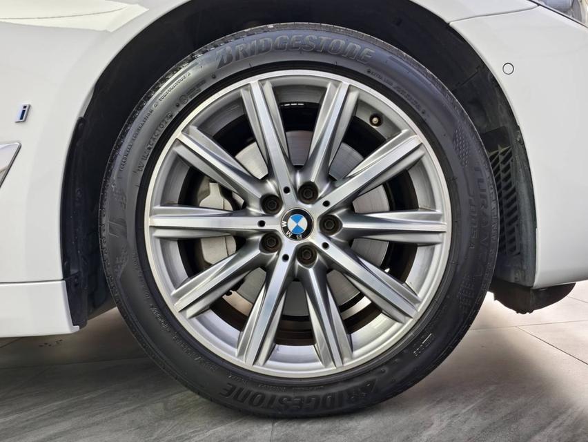 BMW 530e Elite Plug-in Hybrid 2019 18