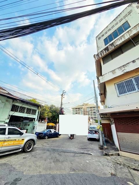 4คูหาทะลุถึงกัน 3 นอน แม็คโคร สาทร 200ม. สภาอุตสาหกรรม 250ม. หัวมุม BTSเซนต์หลุยส์ 1.3กม. 33 ตร.วา. 525 ตร.ม. เซ็นทรัล ส 8