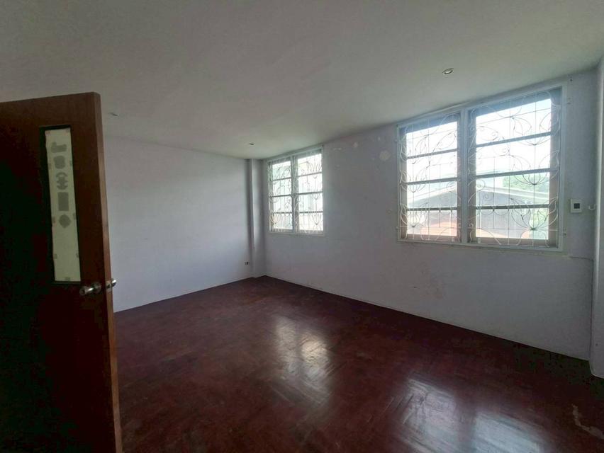 ให้เช่าทาวน์โฮม 4 ชั้น+ดาดฟ้า ในเอกมัย ใกล้ดองกี้มอลล์ทองหล่อ-เอกมัย (N.1826) 6