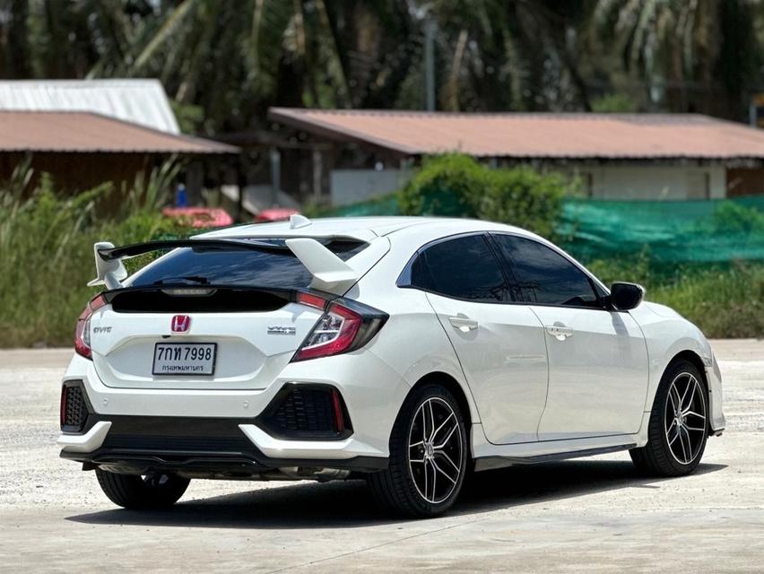 Honda Civic FK 1.5 Turbo  Hatchback สีขาว ปี 2018 รถบ้านมือเดียว 2