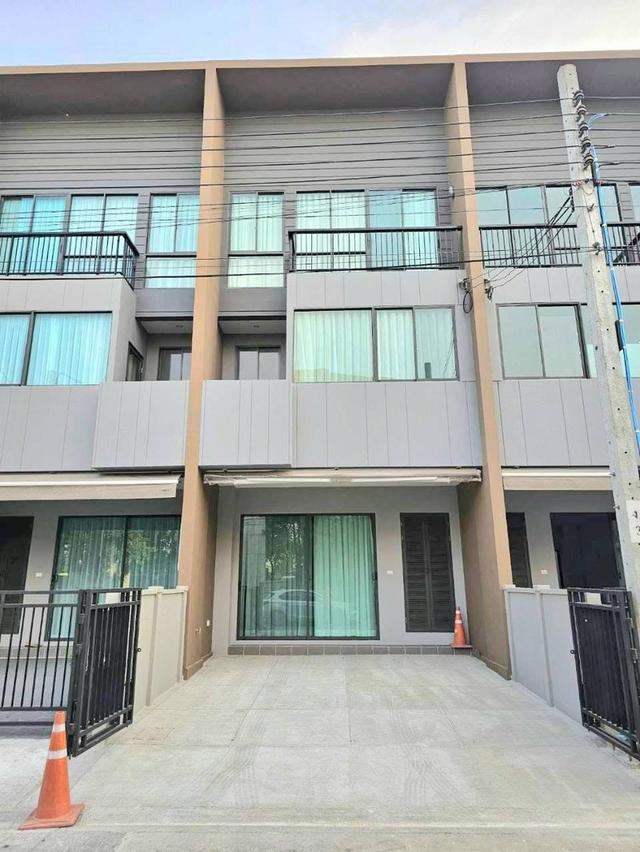 ให้เช่าทาวน์โฮม 3 ชั้น บ้านกลางเมือง พระราม 9 - กรุงเทพกรีฑา ทำเลดีมาก 1