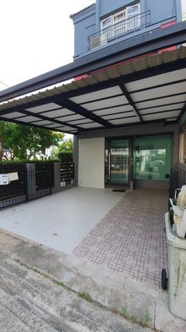 PB5565 ให้เช่าทาวน์โฮม 3ชั้น ย่านลาดพร้าววังหิน หมู่บ้าน ชาลิสา ซอยลาดพร้าววังหิน 34 เหมาะอยู่อาศัยและทำโฮมออฟฟิศ จอดรถได้ 1-2 คัน