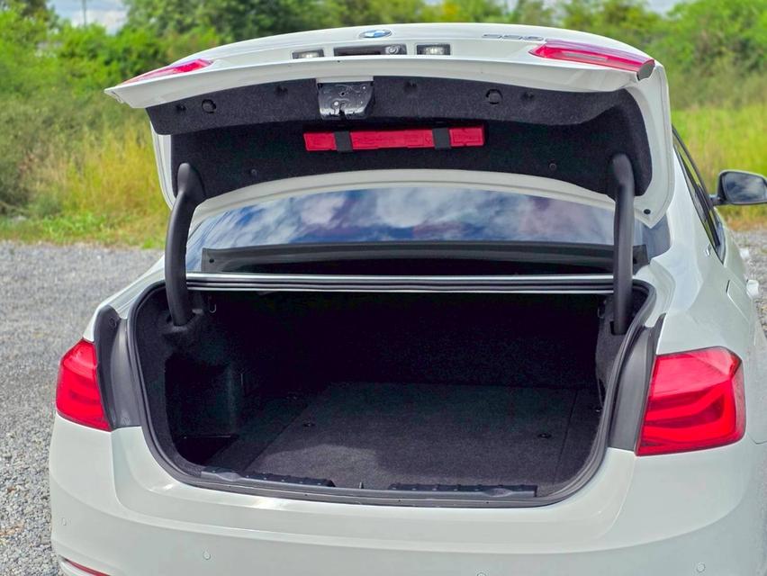 รหัสรถ NC3588 ✳️ 330e Plug-In HYBRID Iconic [F30] " LCI " 10