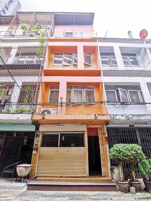 ให้เช่าสำนักงานโลตัส สุขุมวิท50 800ม. โชว์รูมเท่านั้น ทั้ง 4 ชั้น 18ตร.วา. BTS บางจาก 250ม. 3 นอน 372ตร.มสุขุมวิท 89-97 1