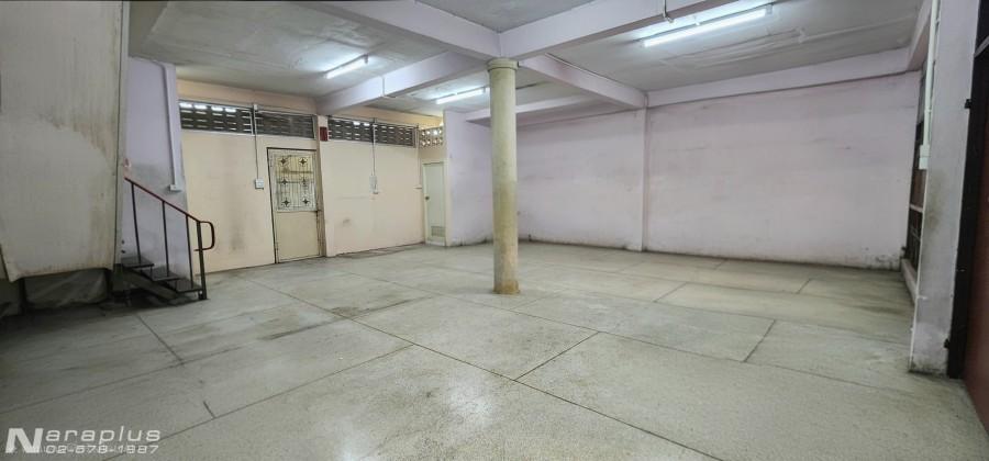 69030200 : ขายทาวน์เฮ้าส์ 2 ชั้นหลังมุม 2 หลังติด พร้อมต่อเติมหน้าบ้าน เนื้อที่หลังละ 15 ตารางวา รวม 30 ตารางวา ถนนเอกชัย 30 จอมทอง กรุงเทพฯ ทำเลดี เด 10